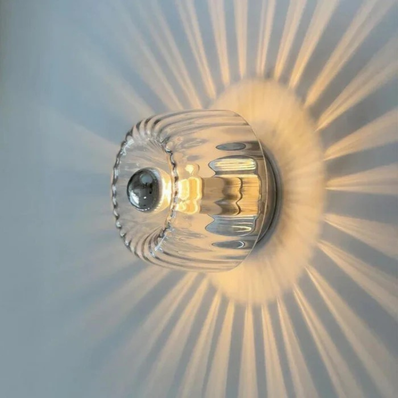 Nordische Bauhaus-Glaswandleuchte mit rundem Schirm und Metallsockel