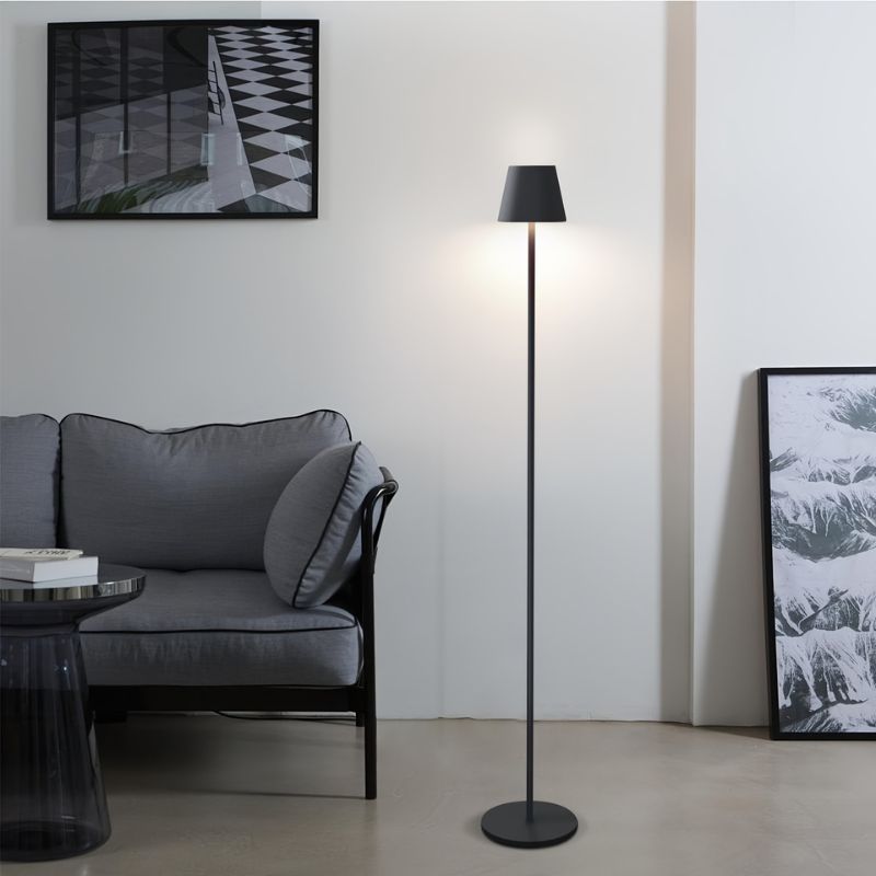 Moderne LED-Stehlampe