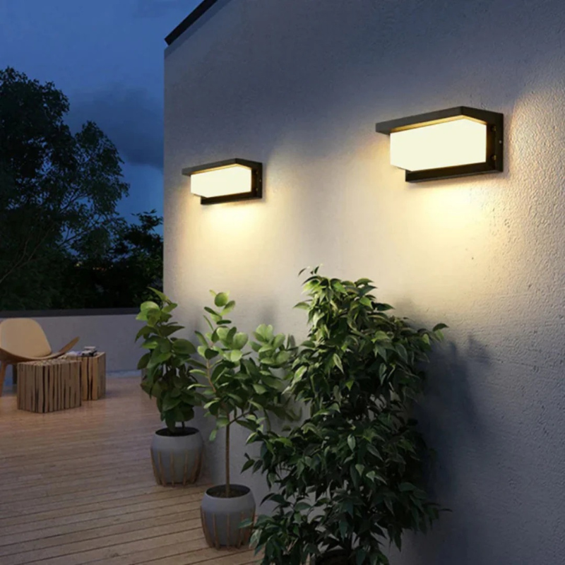 Moderne Außenwandleuchte mit Bewegungssensor, wetterfeste LED-Beleuchtung für Garten und Eingangsbereich