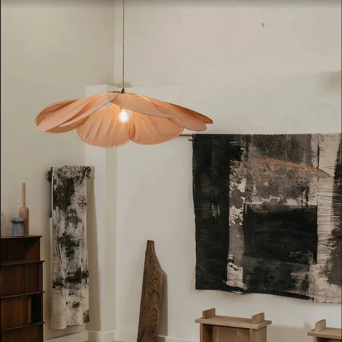 Elegante, von Blütenblättern inspirierte Pendelleuchte mit floralem Design für moderne Innenräume