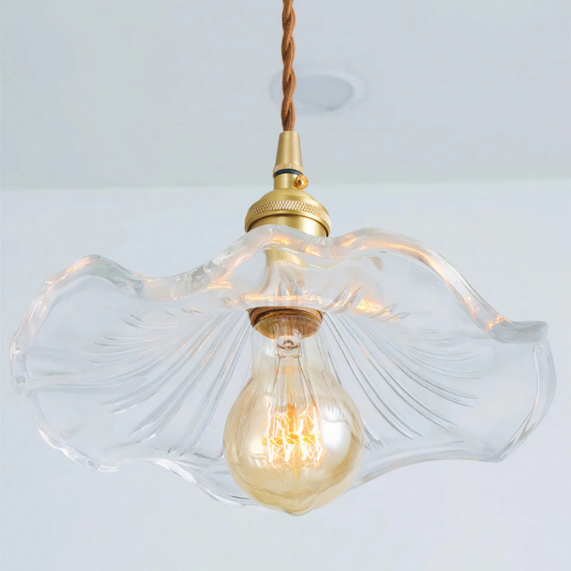 Elegante Glasblumen-Pendelleuchte mit Messing-Details