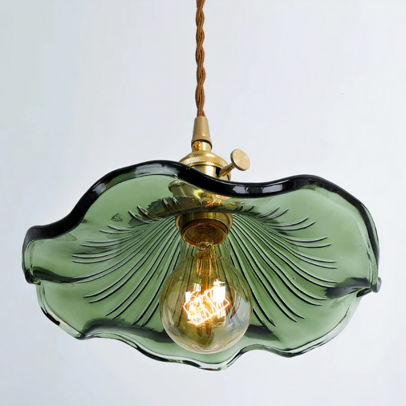 Elegante Glasblumen-Pendelleuchte mit Messing-Details