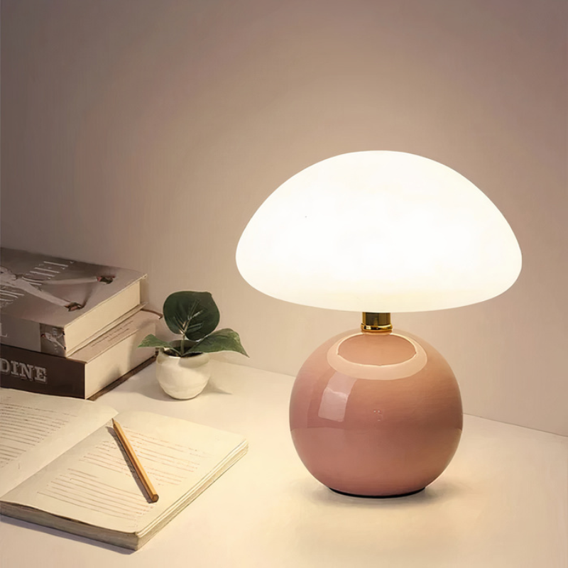 Cremefarbene LED-Tischleuchte in Pilzform mit Keramikfuß und drei einstellbaren Lichtfarben