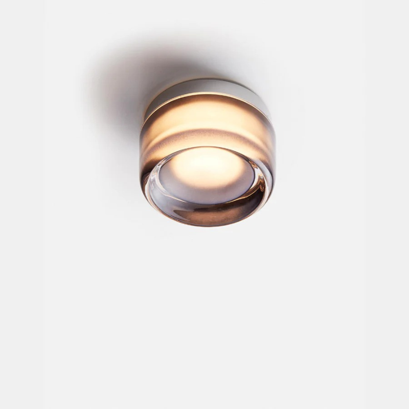 Kompakte, moderne LED-Wandleuchte aus Acryl und Aluminium, geeignet für die Wand- oder Deckenmontage.