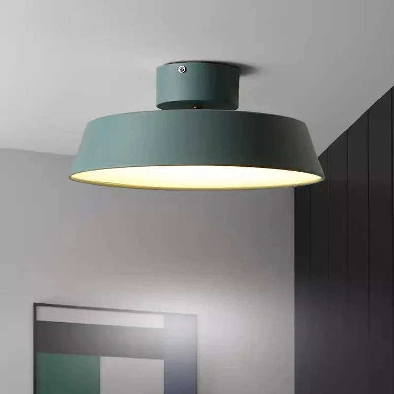 Moderne drehbare LED-Deckenleuchte mit verstellbarem Design für eine flexible Raumbeleuchtung