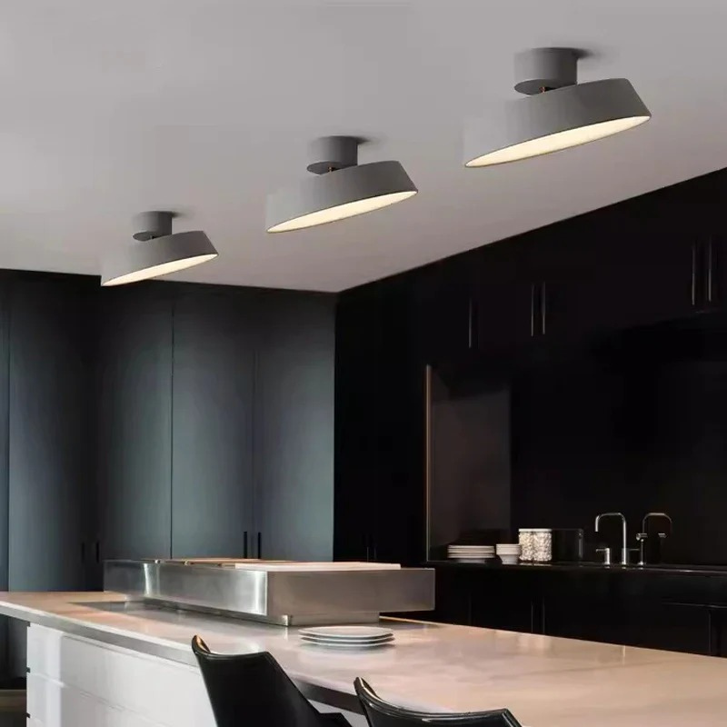 Moderne drehbare LED-Deckenleuchte mit verstellbarem Design für eine flexible Raumbeleuchtung