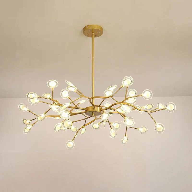 Moderner, von Glühwürmchen inspirierter LED-Kronleuchter aus Acryl und Eisen, erhältlich in verschiedenen Größen für Wohnzimmer, Schlafzimmer oder Essbereiche.