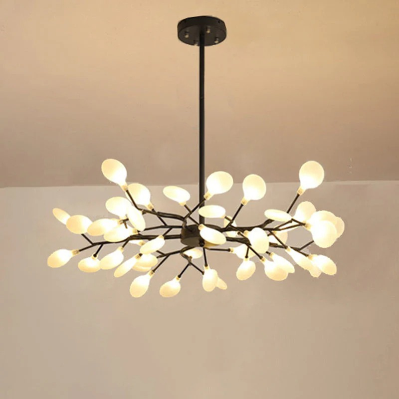 Moderner, von Glühwürmchen inspirierter LED-Kronleuchter aus Acryl und Eisen, erhältlich in verschiedenen Größen für Wohnzimmer, Schlafzimmer oder Essbereiche.