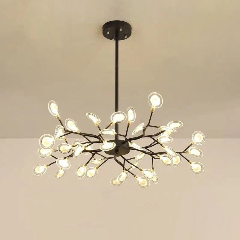 Moderner, von Glühwürmchen inspirierter LED-Kronleuchter aus Acryl und Eisen, erhältlich in verschiedenen Größen für Wohnzimmer, Schlafzimmer oder Essbereiche.