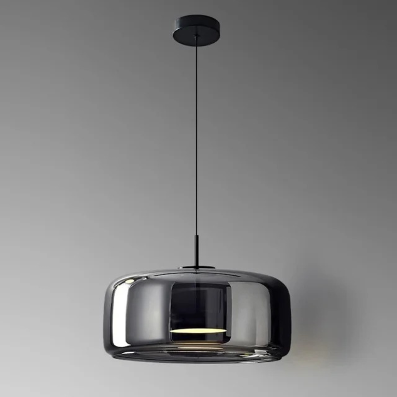 Elegante kugelförmige Glaspendelleuchte mit modernem Design, ideal für Küchen, Esszimmer und Wohnbereiche.
