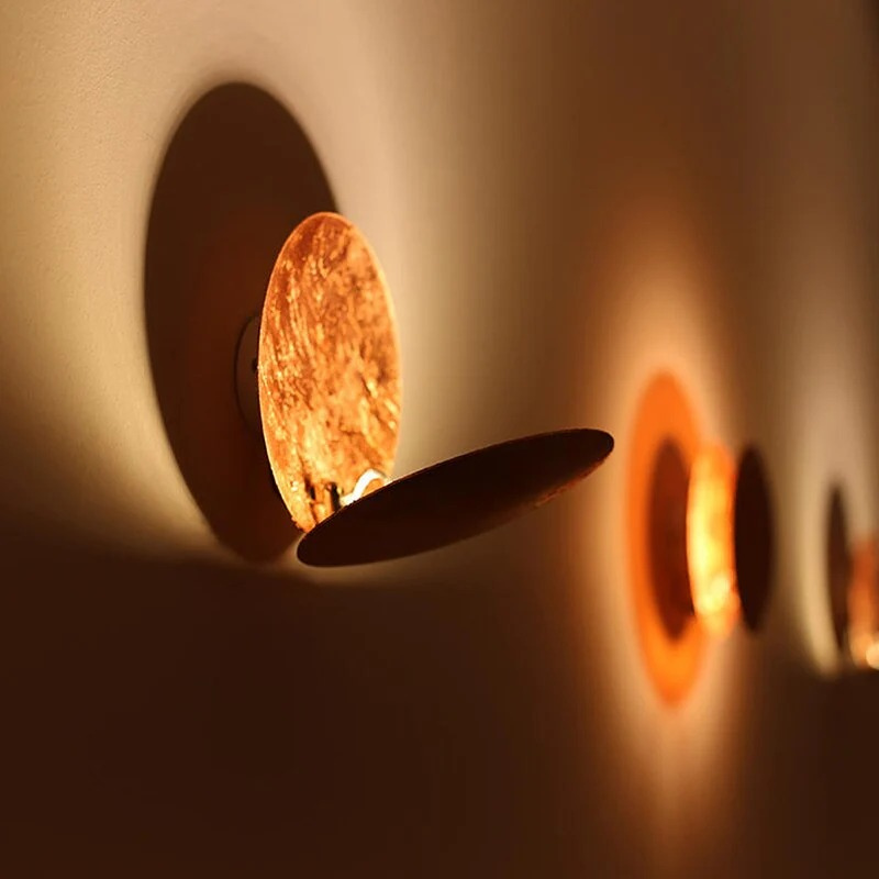 Goldene Zweischeiben-Wandleuchte mit verstellbarem, drehbarem Design und warmem LED-Licht