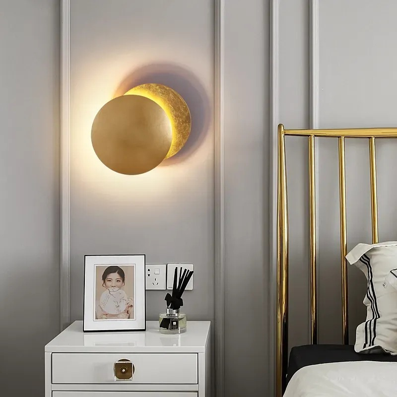 Goldene Zweischeiben-Wandleuchte mit verstellbarem, drehbarem Design und warmem LED-Licht