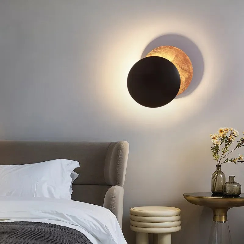 Goldene Zweischeiben-Wandleuchte mit verstellbarem, drehbarem Design und warmem LED-Licht
