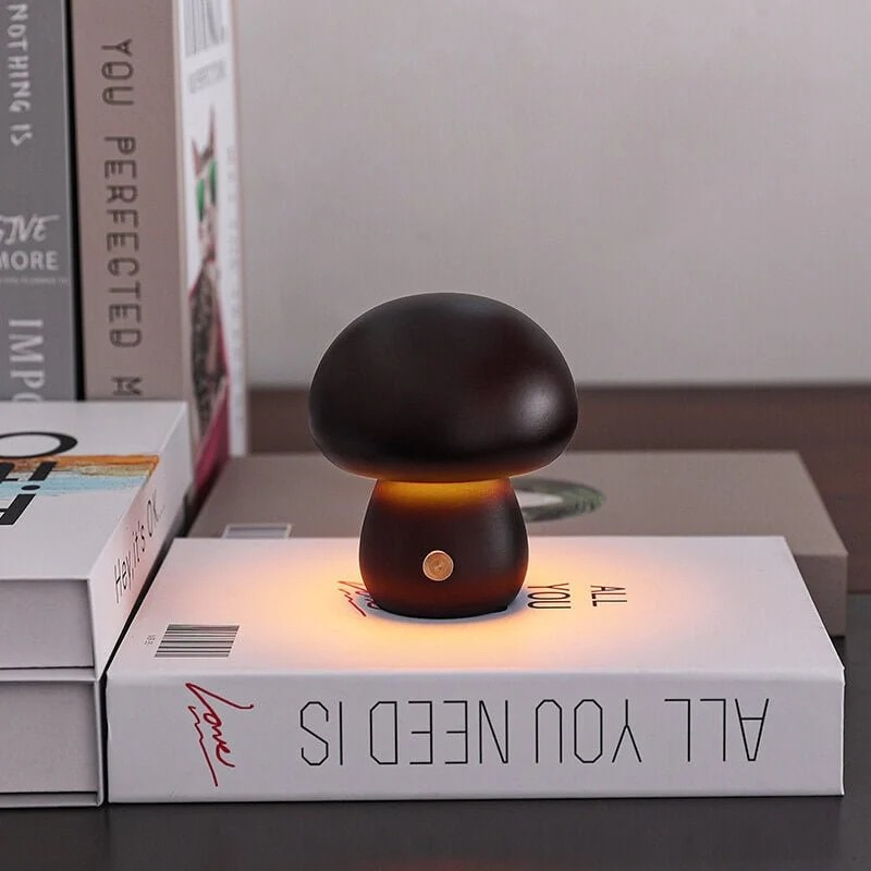 LED-Lampe aus Holz in Pilzform mit einstellbarer Helligkeit und wiederaufladbarem Akku.