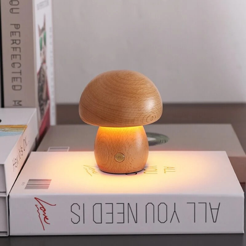 LED-Lampe aus Holz in Pilzform mit einstellbarer Helligkeit und wiederaufladbarem Akku.