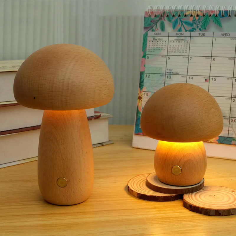 LED-Lampe aus Holz in Pilzform mit einstellbarer Helligkeit und wiederaufladbarem Akku.
