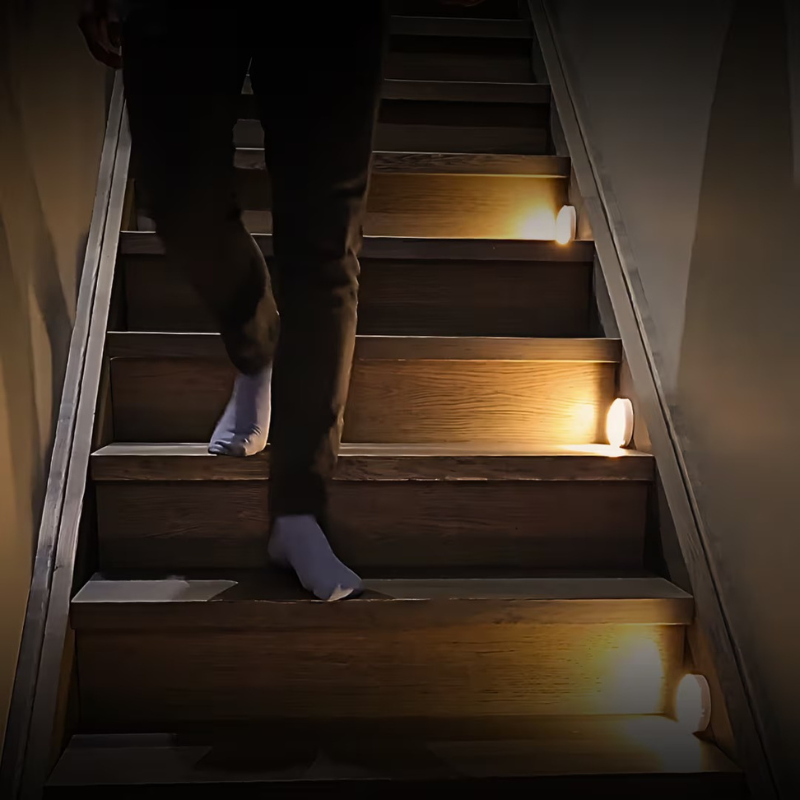 Wiederaufladbare LED-Bewegungsmelderleuchte mit Magnetbefestigung, automatische Beleuchtung für Flure, Schlafzimmer und Treppenhäuser.