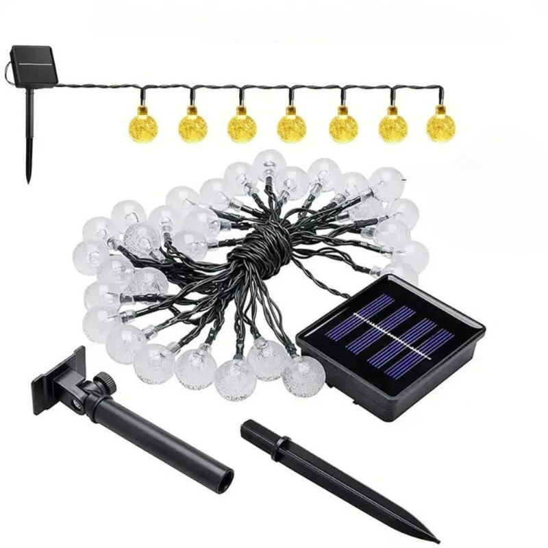 Solarbetriebene LED-Lichterkette für den Außenbereich mit warmweißem Licht, wetterfestem Design und automatischen Lichtsensoren.