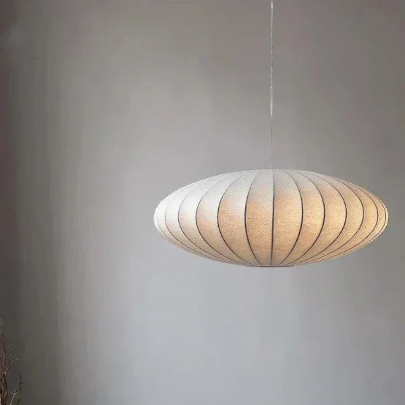 Luxuriöse Seidenpendelleuchte mit Kristallkrone, elegante Beleuchtung für moderne Innenräume.