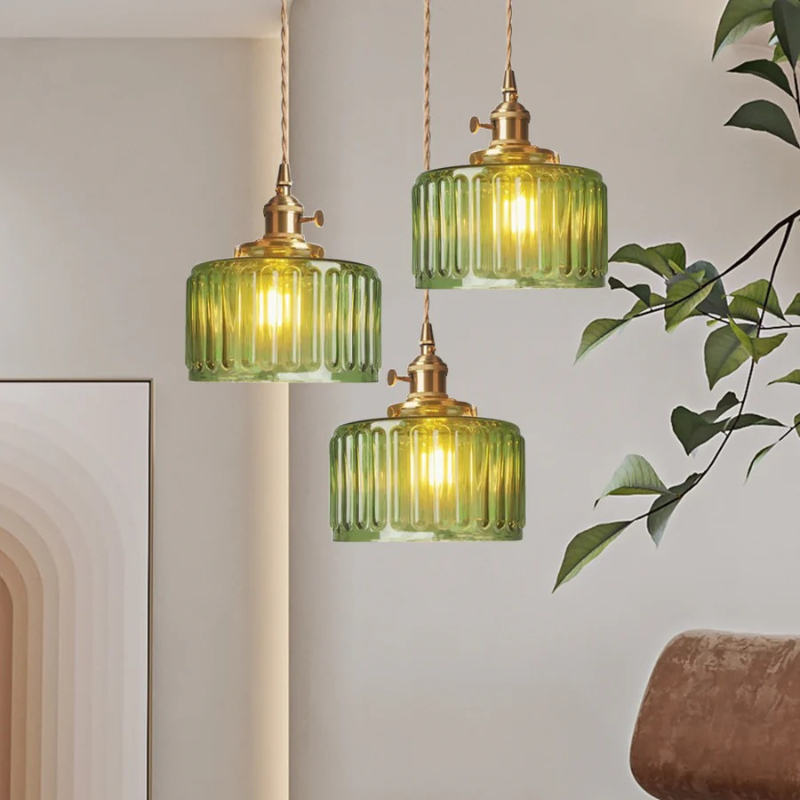 Retro-Pendelleuchte mit kurzem Zylinder aus gewelltem Glas, Chromoberfläche, einstellbarer Höhe und warmem, einladendem Licht für Schlafzimmer, Esszimmer oder Wohnzimmer.