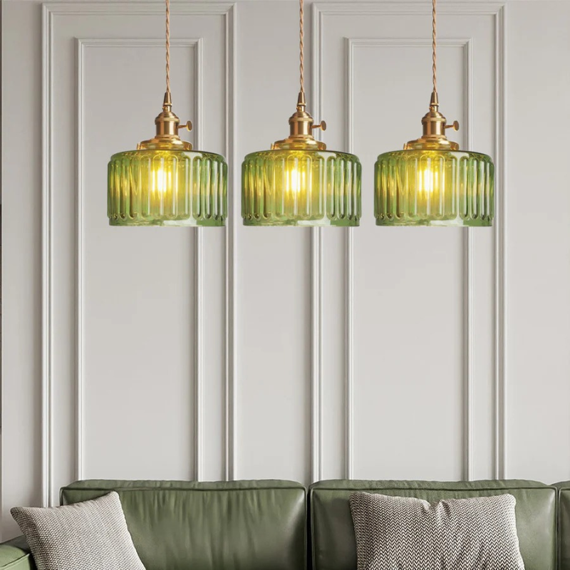 Retro-Pendelleuchte mit kurzem Zylinder aus gewelltem Glas, Chromoberfläche, einstellbarer Höhe und warmem, einladendem Licht für Schlafzimmer, Esszimmer oder Wohnzimmer.