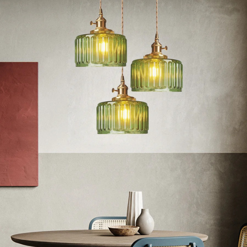 Retro-Pendelleuchte mit kurzem Zylinder aus gewelltem Glas, Chromoberfläche, einstellbarer Höhe und warmem, einladendem Licht für Schlafzimmer, Esszimmer oder Wohnzimmer.