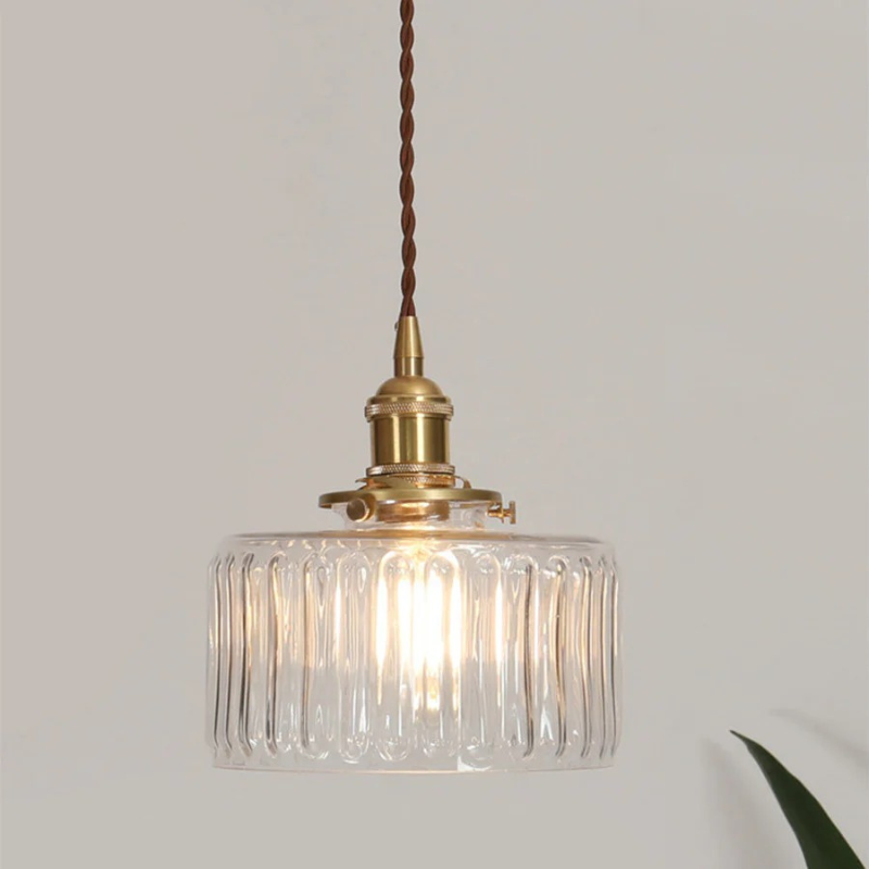 Retro-Pendelleuchte mit kurzem Zylinder aus gewelltem Glas, Chromoberfläche, einstellbarer Höhe und warmem, einladendem Licht für Schlafzimmer, Esszimmer oder Wohnzimmer.