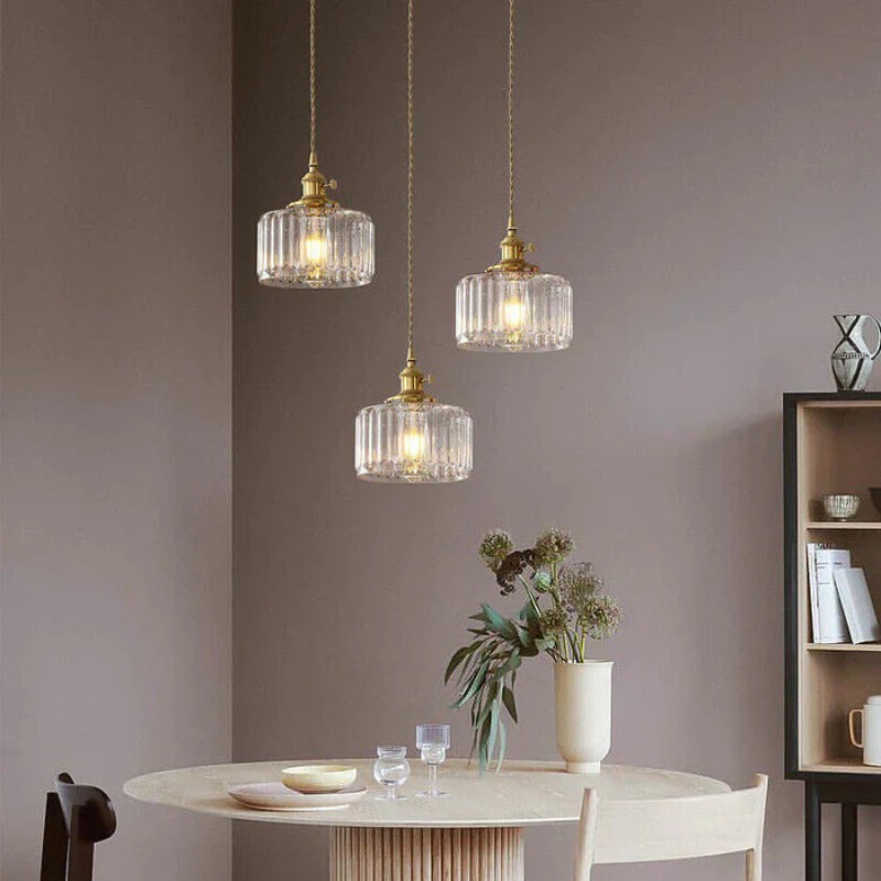 Retro-Pendelleuchte mit kurzem Zylinder aus gewelltem Glas, Chromoberfläche, einstellbarer Höhe und warmem, einladendem Licht für Schlafzimmer, Esszimmer oder Wohnzimmer.