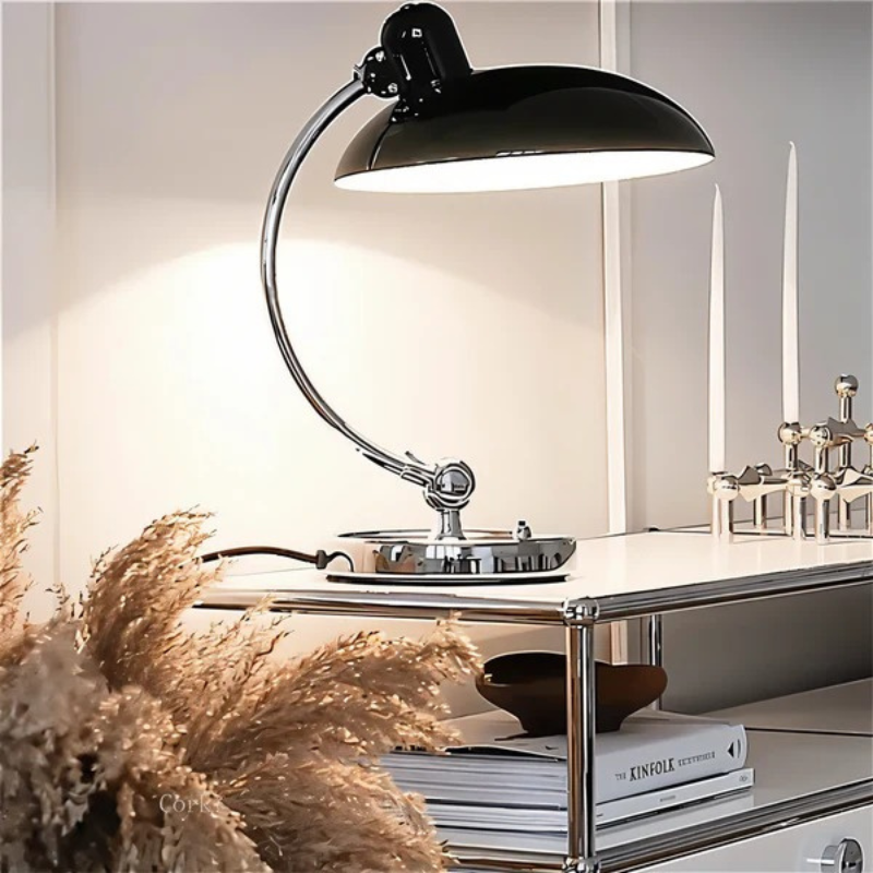 Retro-Tischleuchte in Kuppelform mit verstellbarem Arm aus massivem Metall
