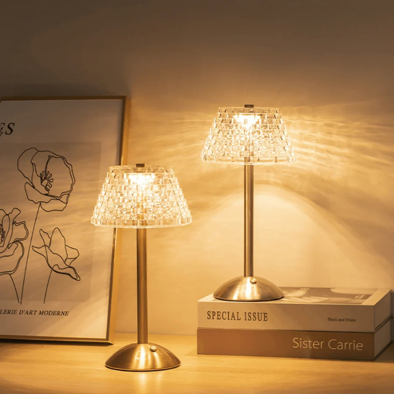 Drahtlose LED-Tischlampe im modernen Vintage-Design mit wiederaufladbarem Akku, Touch-Bedienung und einstellbaren Beleuchtungsmodi.