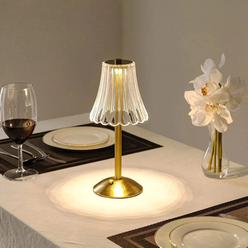 Drahtlose LED-Tischlampe im modernen Vintage-Design mit wiederaufladbarem Akku, Touch-Bedienung und einstellbaren Beleuchtungsmodi.