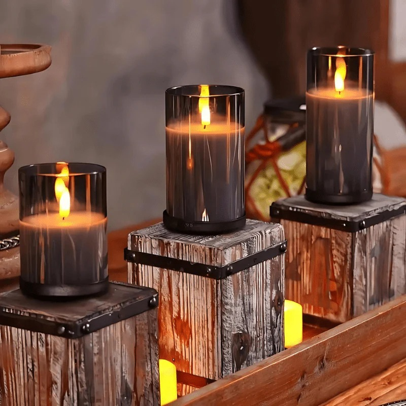 Set mit drei flammenlosen LED-Kerzen mit Fernbedienung, flackerndem Licht und Timer-Funktion.