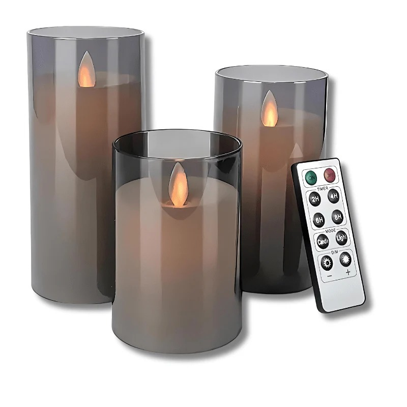Set mit drei flammenlosen LED-Kerzen mit Fernbedienung, flackerndem Licht und Timer-Funktion.