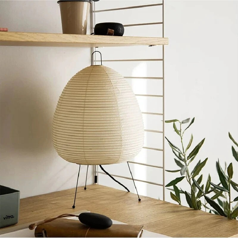 Japanische LED-Tischlampe aus Reispapier mit modernem dreibeinigem Fuß