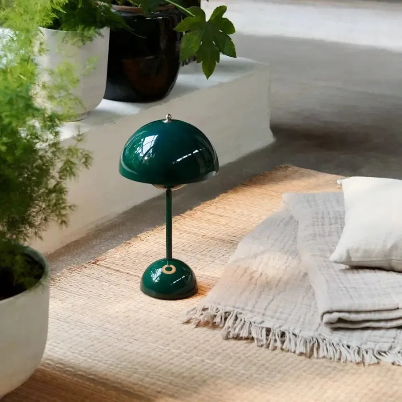 Minimalistische kabellose Tischleuchte mit einstellbarer LED-Dimmung und modernem Design