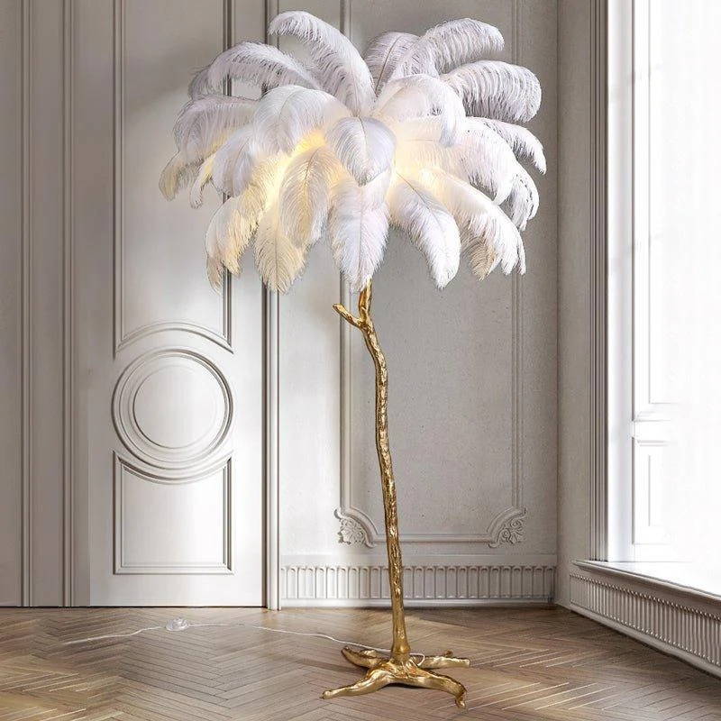 Luxuriöse flauschige Stehlampe mit Federschirm und LED-Beleuchtung, moderne dekorative Lampe für Wohnzimmer oder Schlafzimmer.
