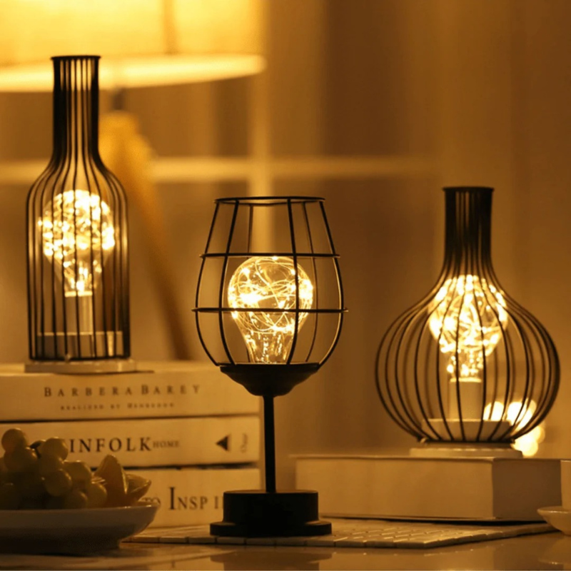 Luxuriöse kabellose LED-Lampe mit modernem Stahl-Design, batteriebetrieben, tragbar für Wohnzimmer oder Esstisch.