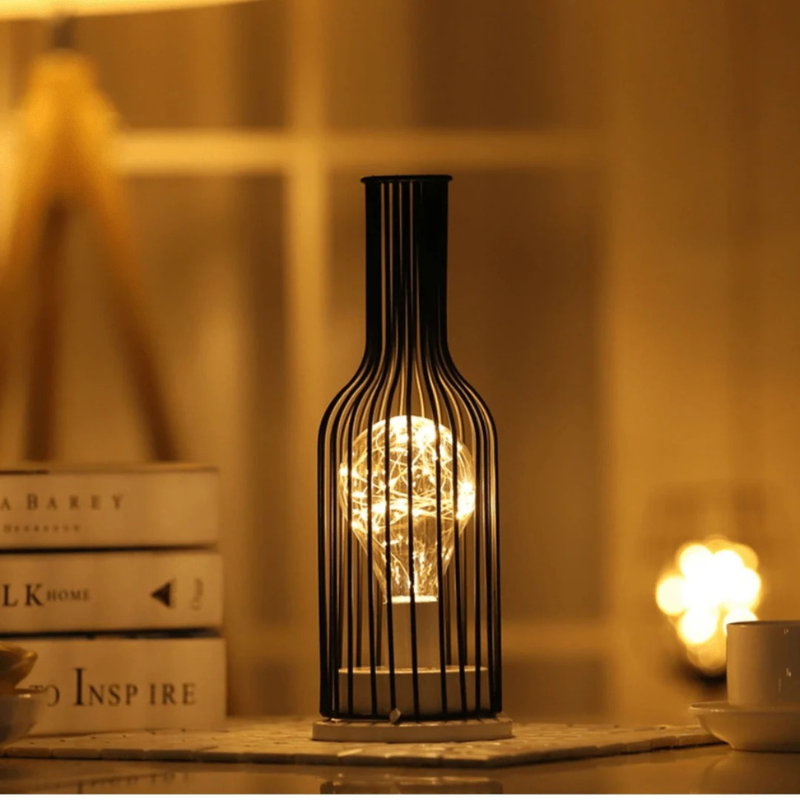 Luxuriöse kabellose LED-Lampe mit modernem Stahl-Design, batteriebetrieben, tragbar für Wohnzimmer oder Esstisch.