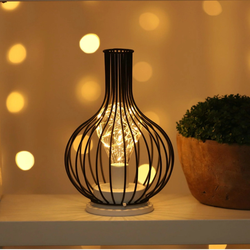 Luxuriöse kabellose LED-Lampe mit modernem Stahl-Design, batteriebetrieben, tragbar für Wohnzimmer oder Esstisch.
