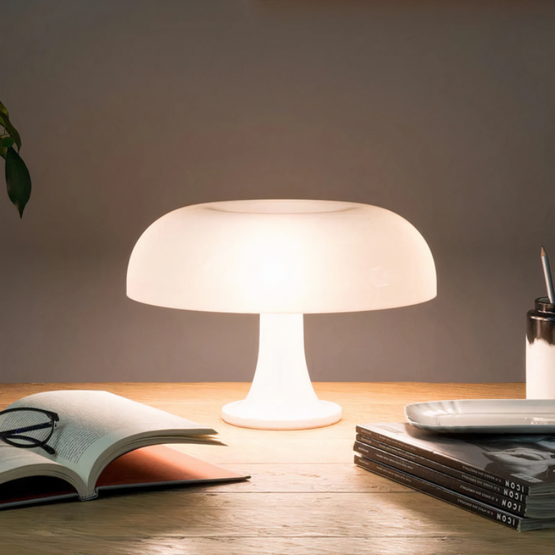 Minimalistische LED-Tischleuchte in Pilzform mit dimmbarem, warmem Licht im nordischen Mid-Century-Stil