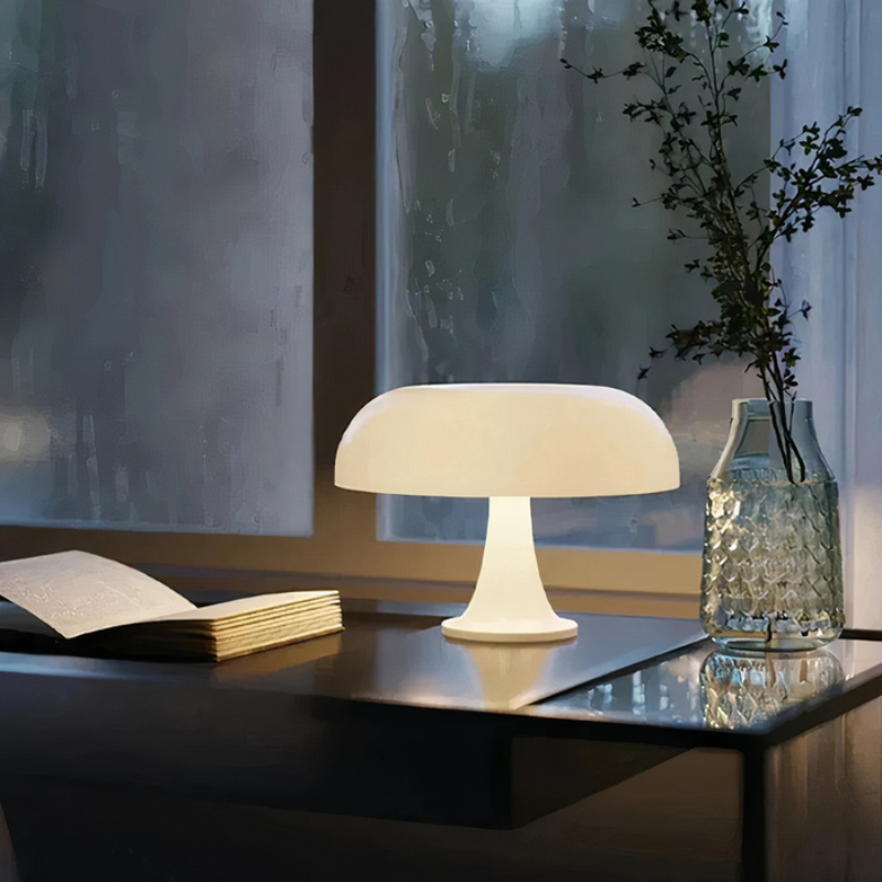 Minimalistische LED-Tischleuchte in Pilzform mit dimmbarem, warmem Licht im nordischen Mid-Century-Stil