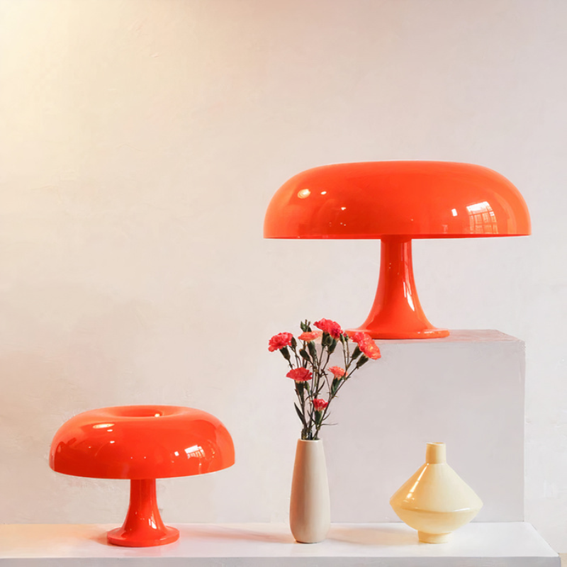 Minimalistische LED-Tischleuchte in Pilzform mit dimmbarem, warmem Licht im nordischen Mid-Century-Stil