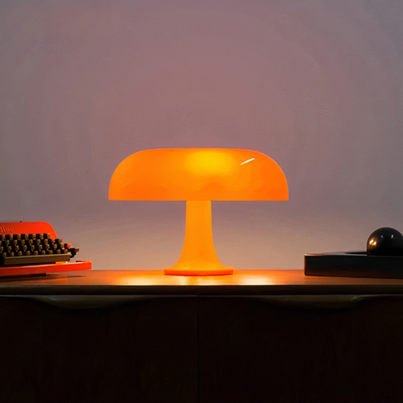 Minimalistische LED-Tischleuchte in Pilzform mit dimmbarem, warmem Licht im nordischen Mid-Century-Stil