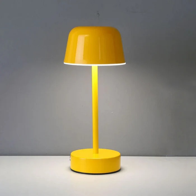 Elegante, moderne, kabellose Tischleuchte mit warmem, verstellbarem LED-Licht in Metalloptik, ideal zum Lesen oder als Raumbeleuchtung.