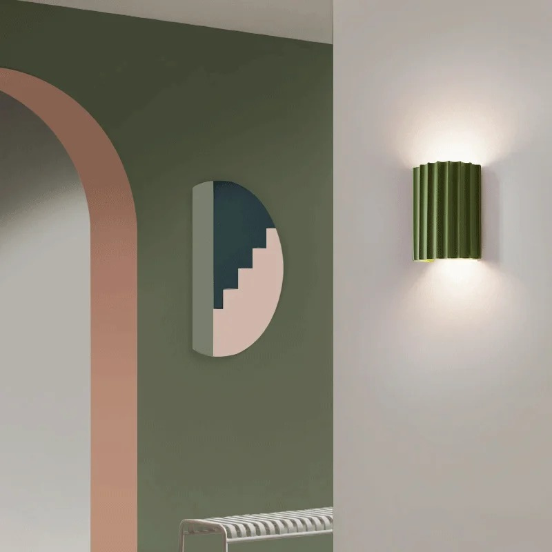 Wandleuchte aus Kunstharz mit modernem, künstlerischem Design und warmem LED-Licht