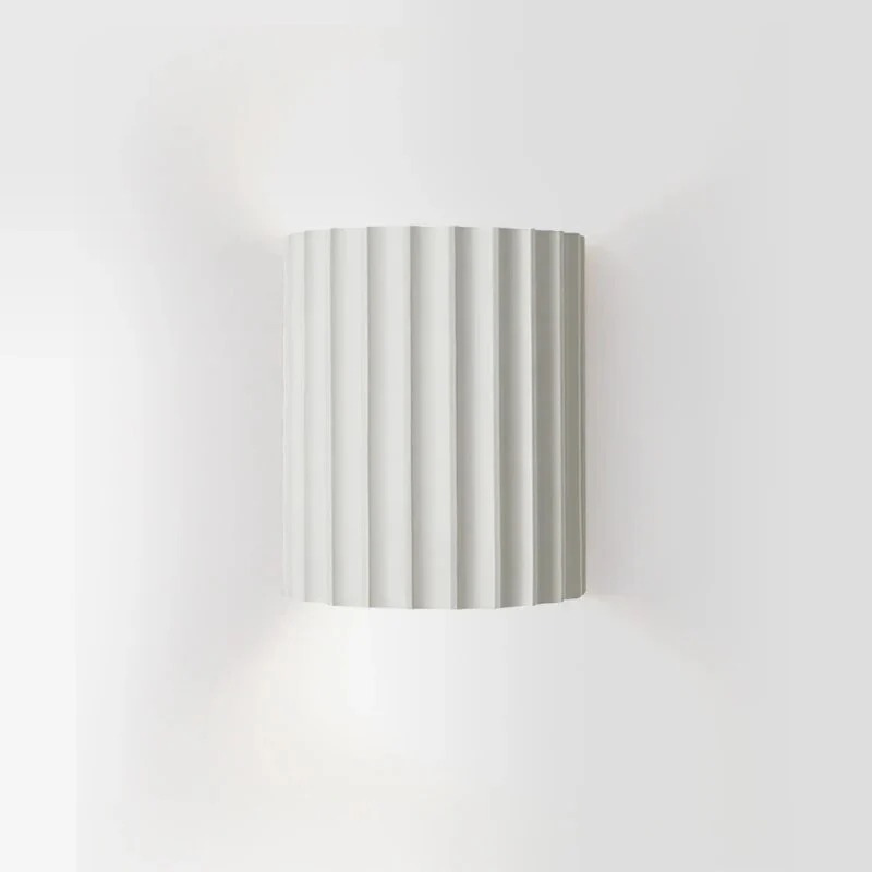 Wandleuchte aus Kunstharz mit modernem, künstlerischem Design und warmem LED-Licht