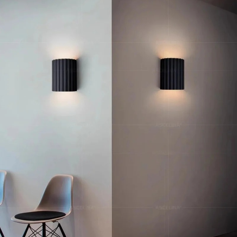 Wandleuchte aus Kunstharz mit modernem, künstlerischem Design und warmem LED-Licht