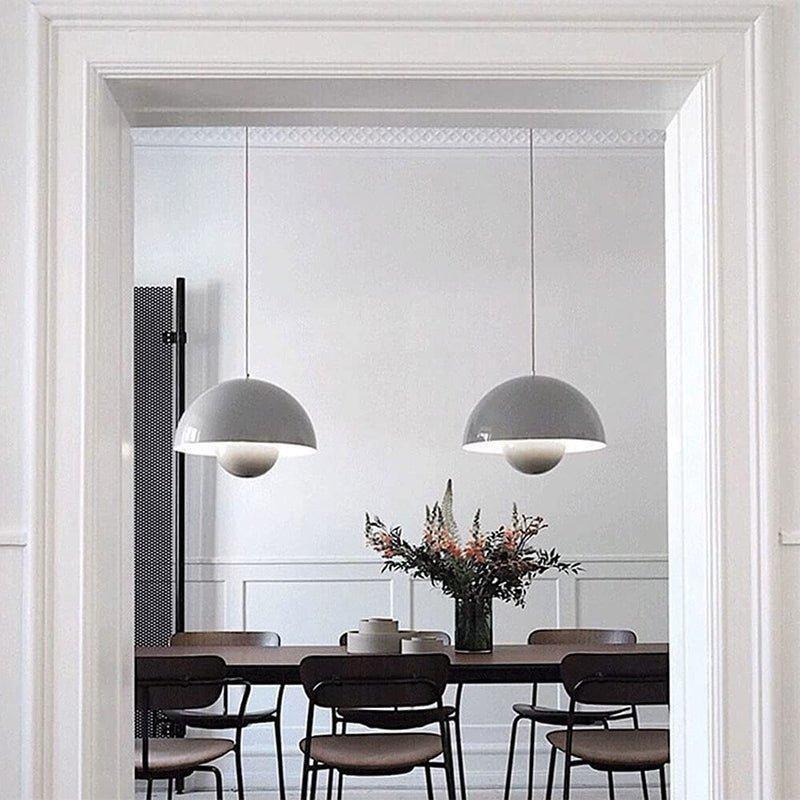 Moderne skandinavische Blumenstrauß-Pendelleuchte mit verstellbarem Kabel, Design aus Metall und Glas, geeignet für Esszimmer oder Küche.