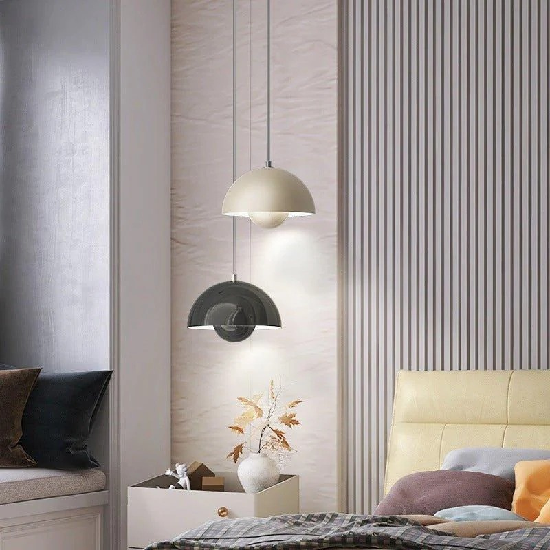 Moderne skandinavische Blumenstrauß-Pendelleuchte mit verstellbarem Kabel, Design aus Metall und Glas, geeignet für Esszimmer oder Küche.