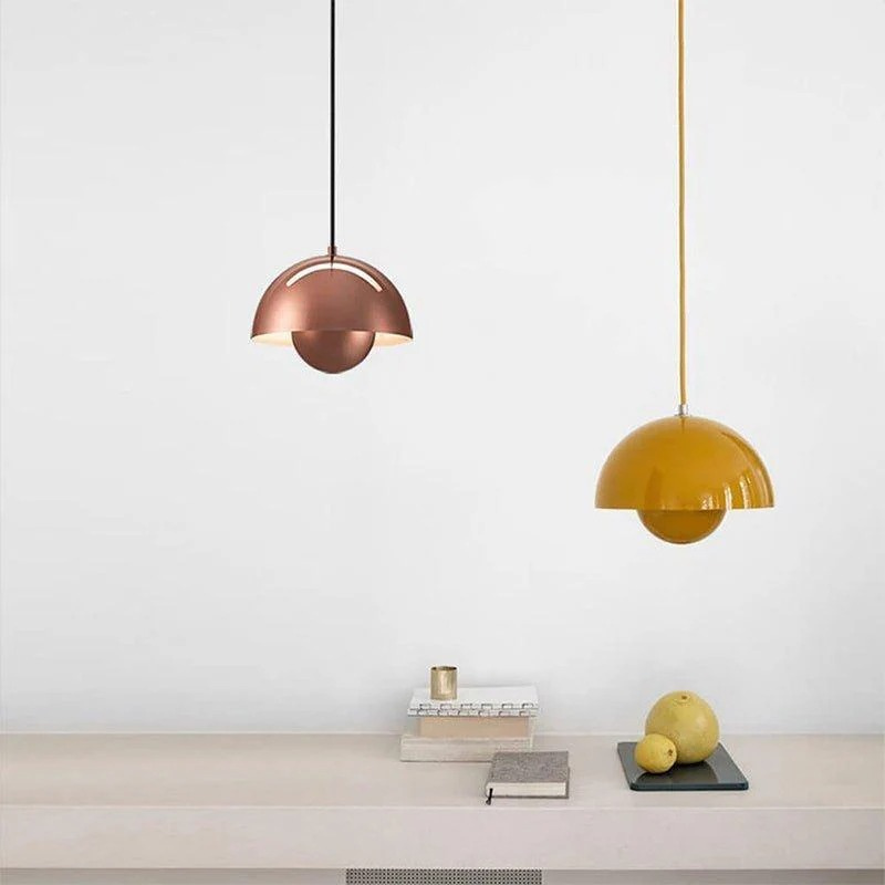 Moderne skandinavische Blumenstrauß-Pendelleuchte mit verstellbarem Kabel, Design aus Metall und Glas, geeignet für Esszimmer oder Küche.